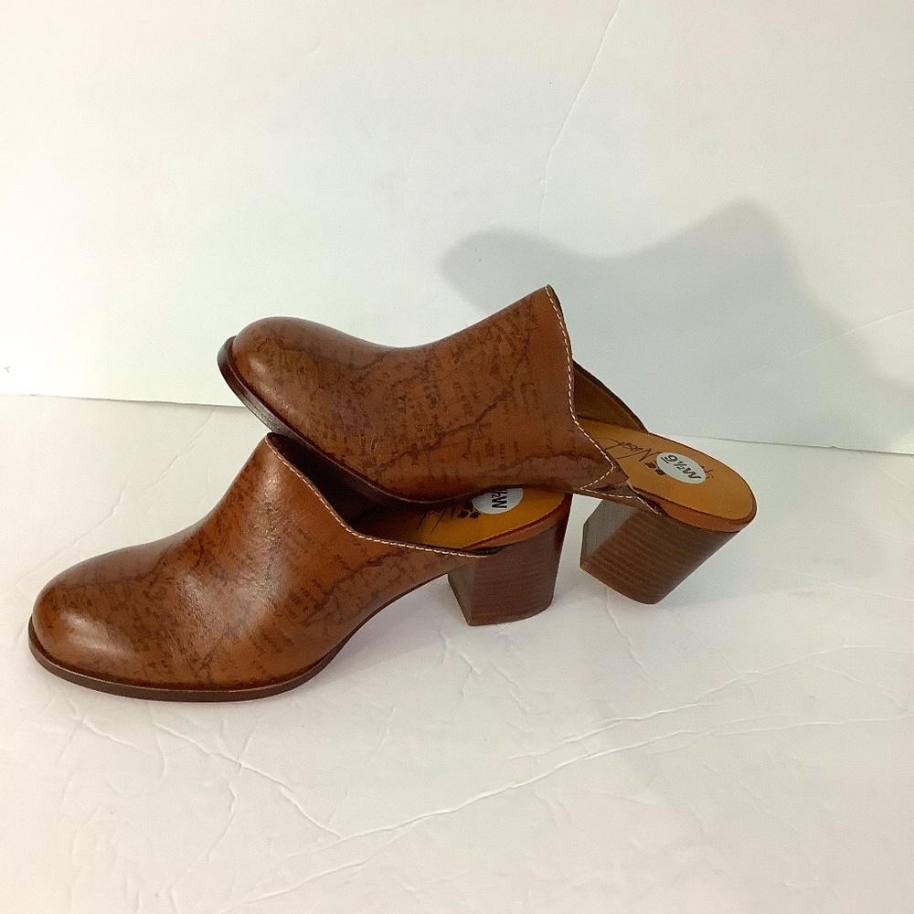 NEW PATRICIA NASH SIZE 9 1/2 LEATHER CARMINE BROWN CLOGS MULES WORLD MAP